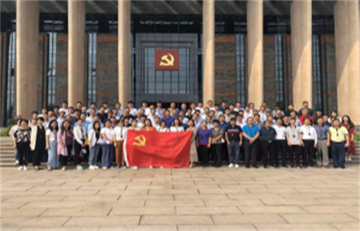 名邦地產(chǎn)阜南項(xiàng)目公司參加非公企業(yè) 新生代管理人員研修學(xué)習(xí)
