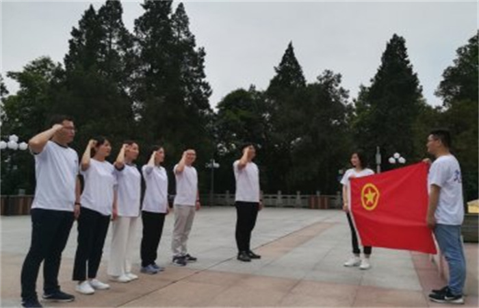 傳承紅色基因，爭創(chuàng)一流組織——記2019大名集團(tuán)新一屆團(tuán)委委員金寨紅色主題教育活動
