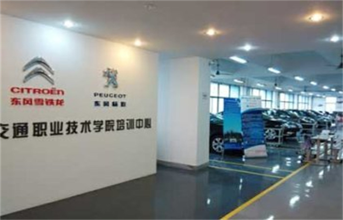 深化校企合作、實(shí)現(xiàn)三方共贏——記東風(fēng)標(biāo)致定向班專(zhuān)場(chǎng)招聘會(huì)
