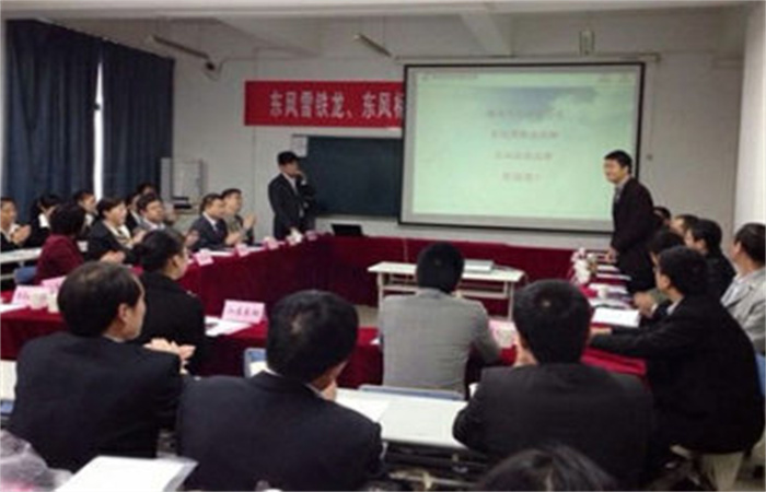 “定向人才招聘，實(shí)現(xiàn)企業(yè)、人才雙贏” ——記東風(fēng)雪鐵龍、標(biāo)致定向班專場招聘會
