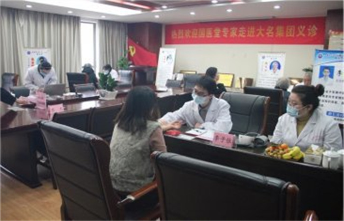 關(guān)愛(ài)職工   愛(ài)心義診
